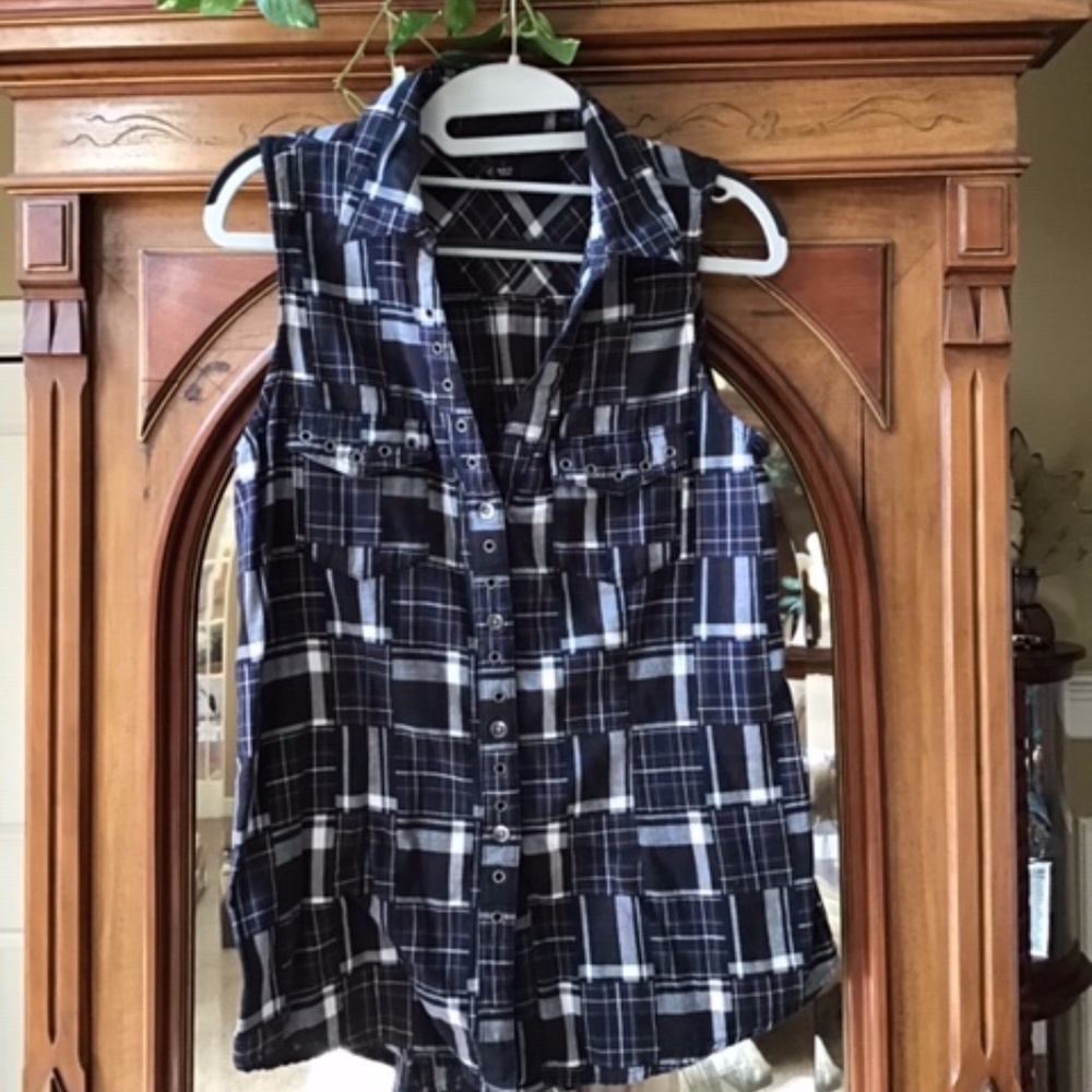 Rock & Republic geometric sleeveless blouse. S.
